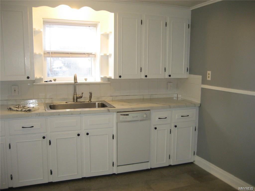 138 E Union Street - Photo 3 of 9