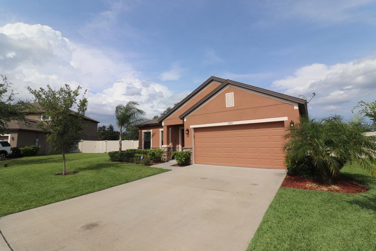 1055 Sangria Cir - Photo 2 of 21