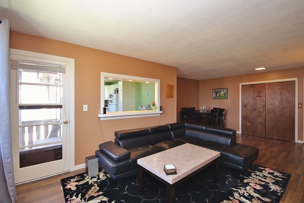 691 Sierra Vista Ln - Photo 3 of 32