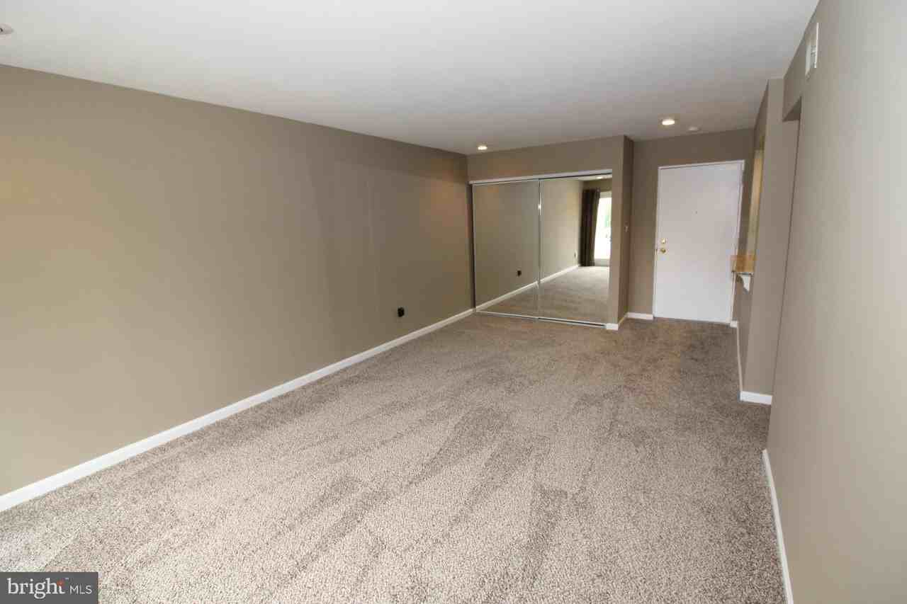 5761 Rexford Ct - Photo 3 of 17