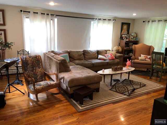 111 Chestnut Ave - Photo 2 of 12