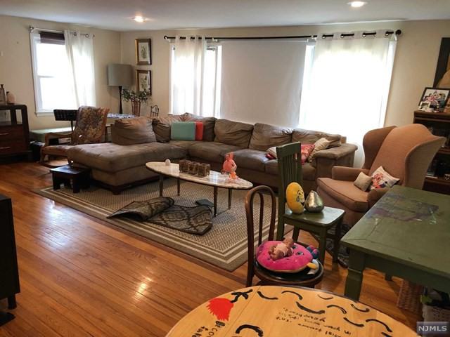 111 Chestnut Ave - Photo 3 of 12