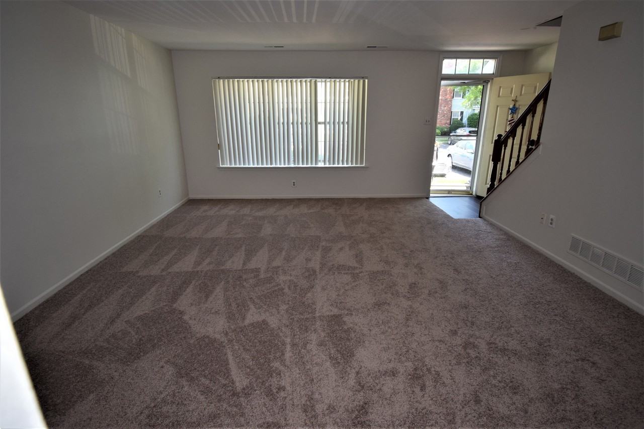 265 Liberty Dr - Photo 2 of 11