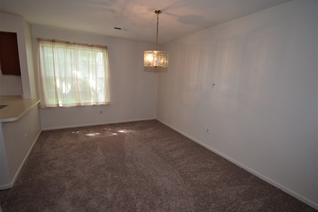 265 Liberty Dr - Photo 3 of 11