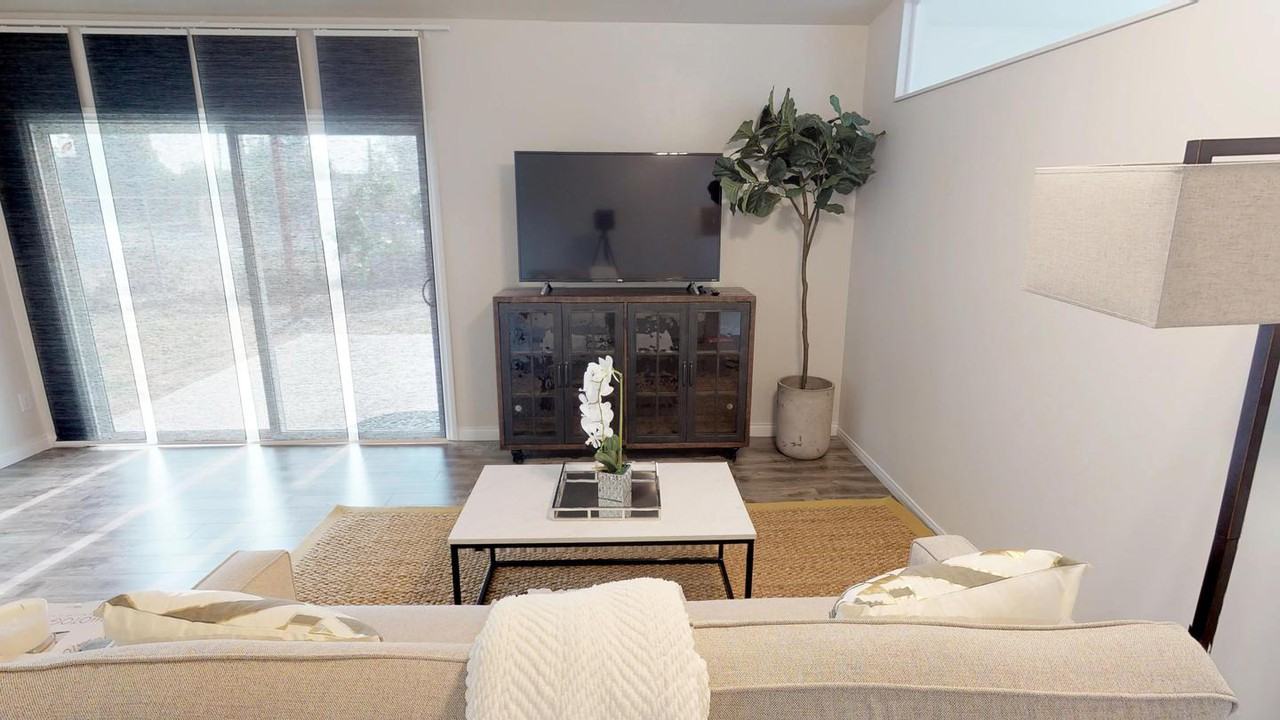 Bright North Clairemont home with spacious backyard Apartments in San