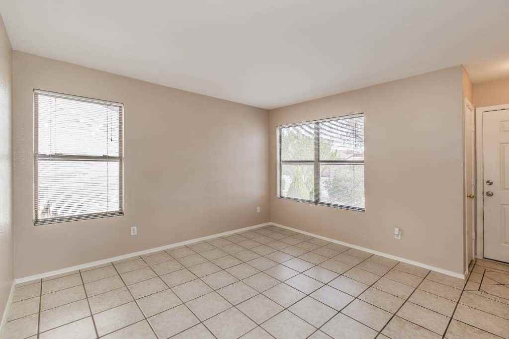 6198 S Avenue Du Printemps - Photo 2 of 18