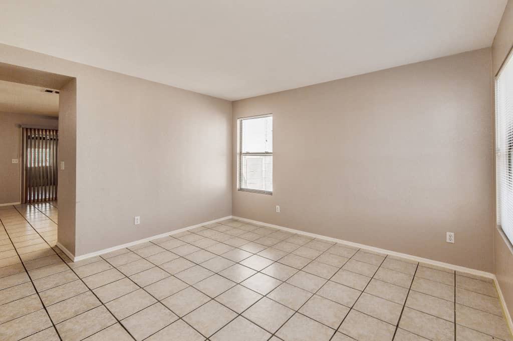 6198 S Avenue Du Printemps - Photo 3 of 18
