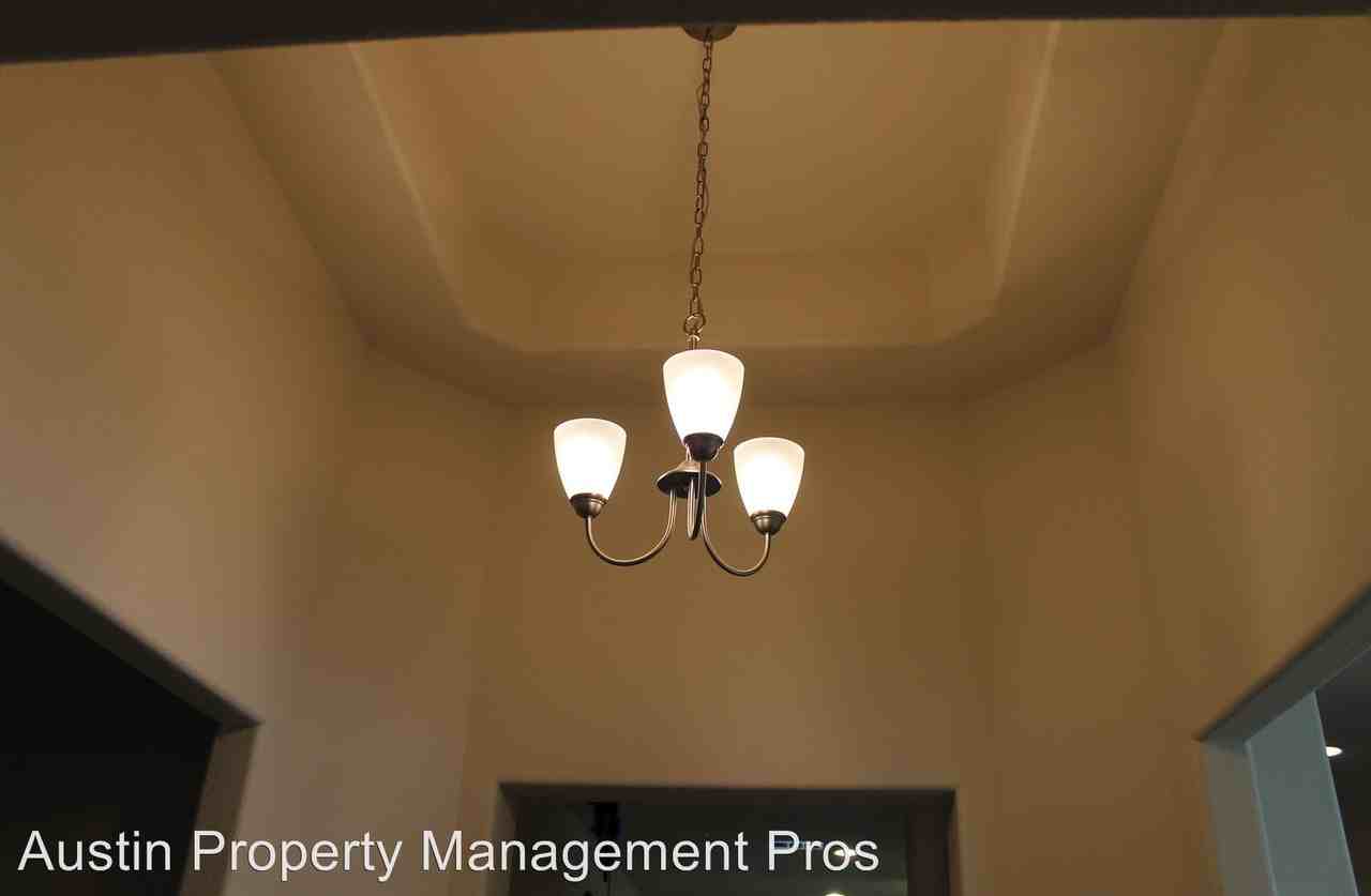 2821 Coral Valley Dr - Photo 2 of 28
