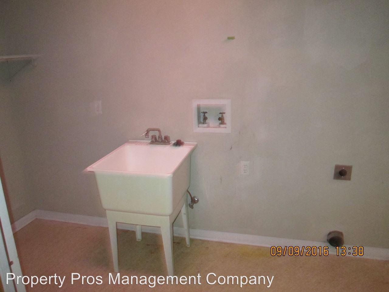 122 S Main St - Photo 3 of 22