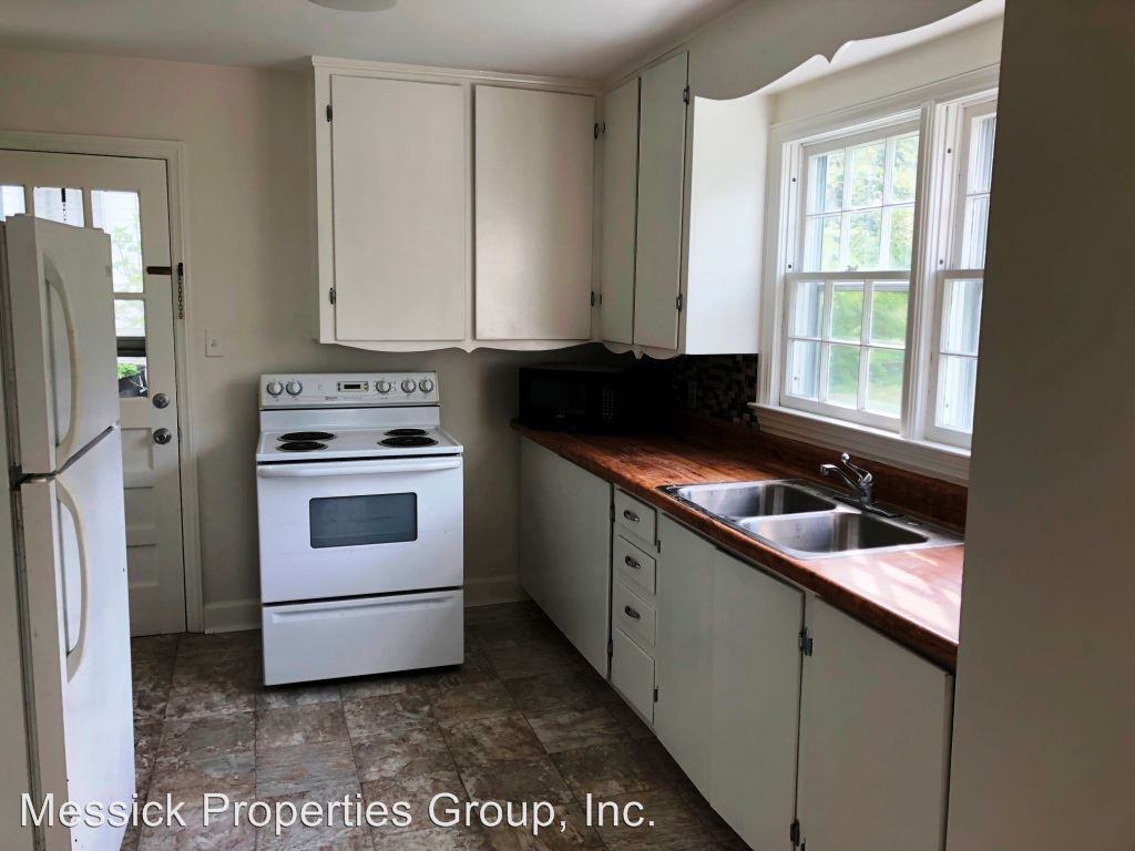 1155 Montgomery St SW - Photo 3 of 9
