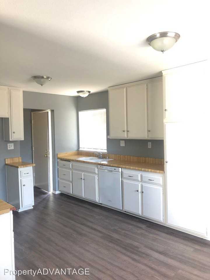 22254 Lark St - Photo 2 of 8