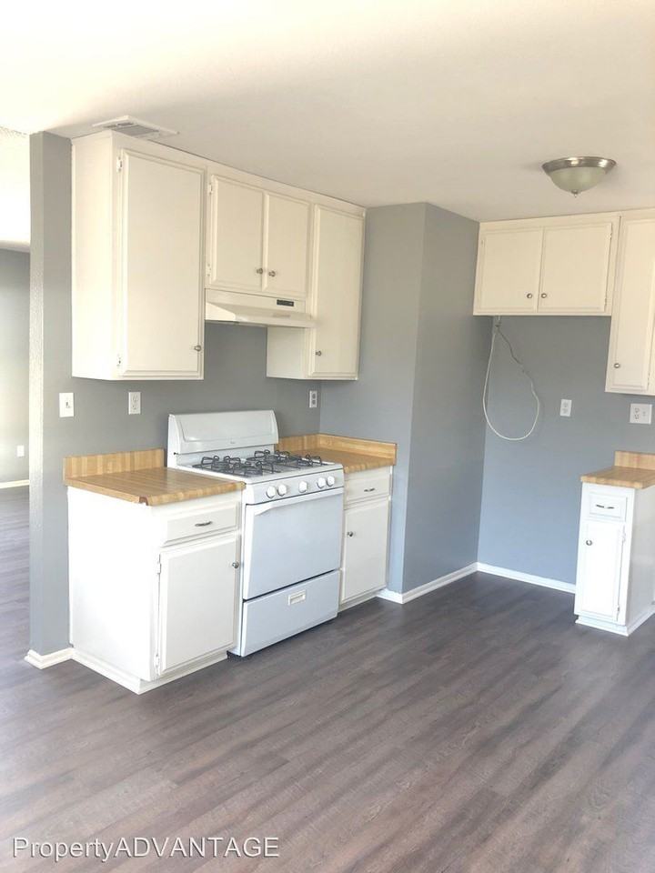 22254 Lark St - Photo 3 of 8