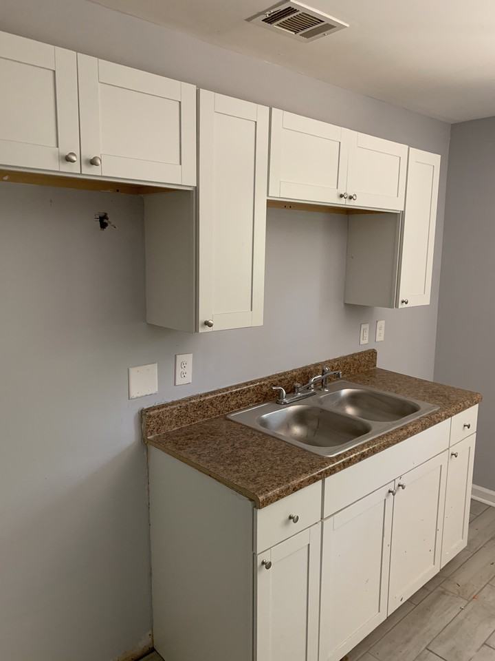 1910 Center Ave - Photo 2 of 5