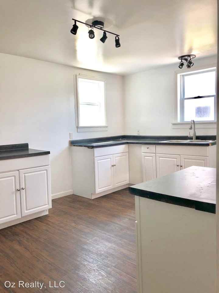 320 Main St - Photo 2 of 9