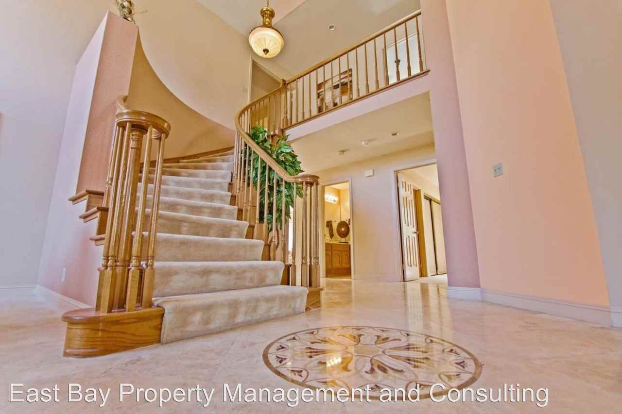 43550 Greenhills Way - Photo 2 of 7