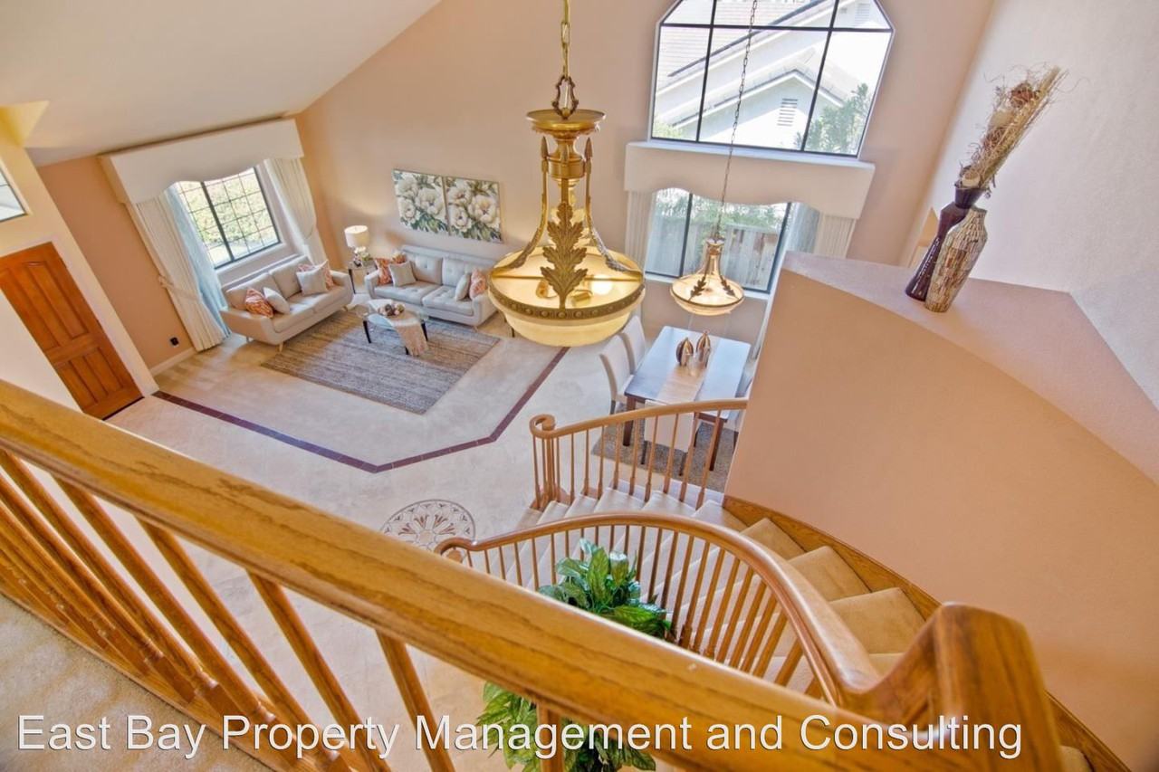 43550 Greenhills Way - Photo 3 of 7