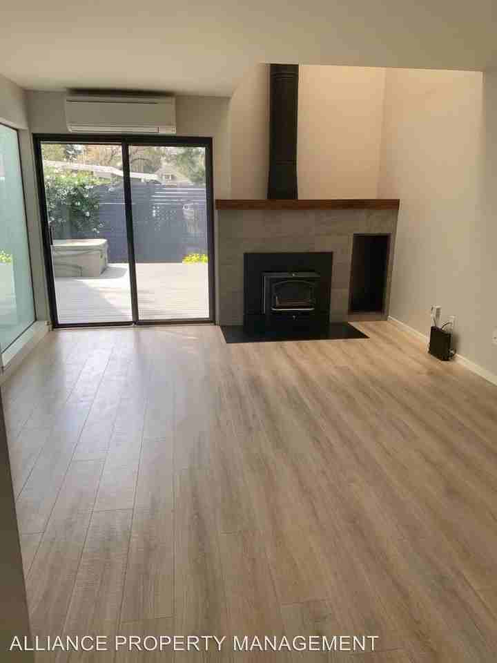 433 Carrillo St #B - Photo 2 of 22