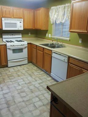 17528 Sunstone Ct - Photo 2 of 4