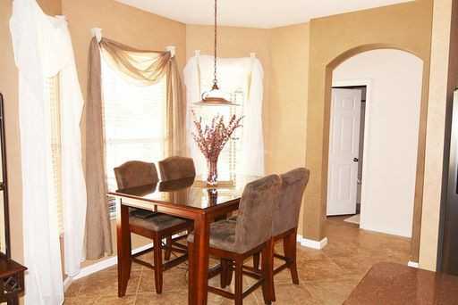 2543 Glasbern Cir - Photo 2 of 16