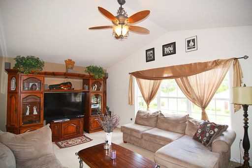 2543 Glasbern Cir - Photo 3 of 16