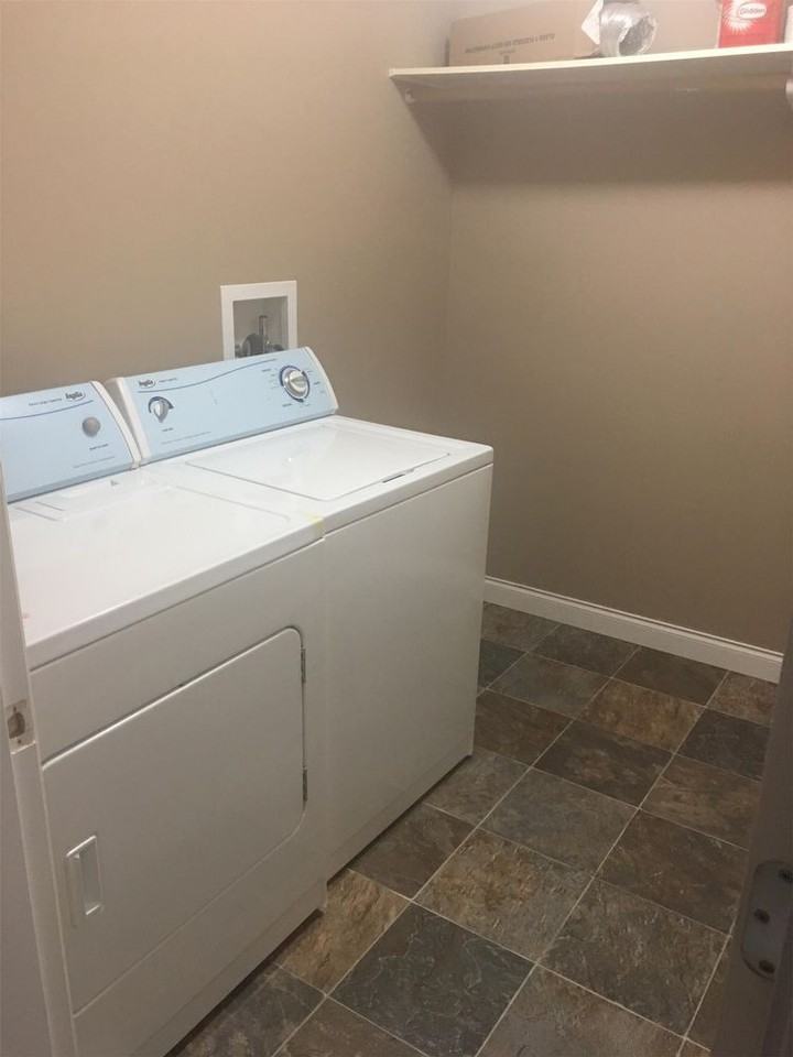 2117 Spruce St - Photo 3 of 10