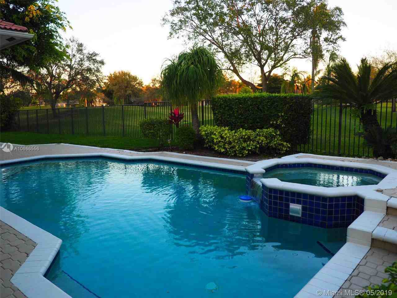 2534 Golf View Dr - Photo 2 of 18