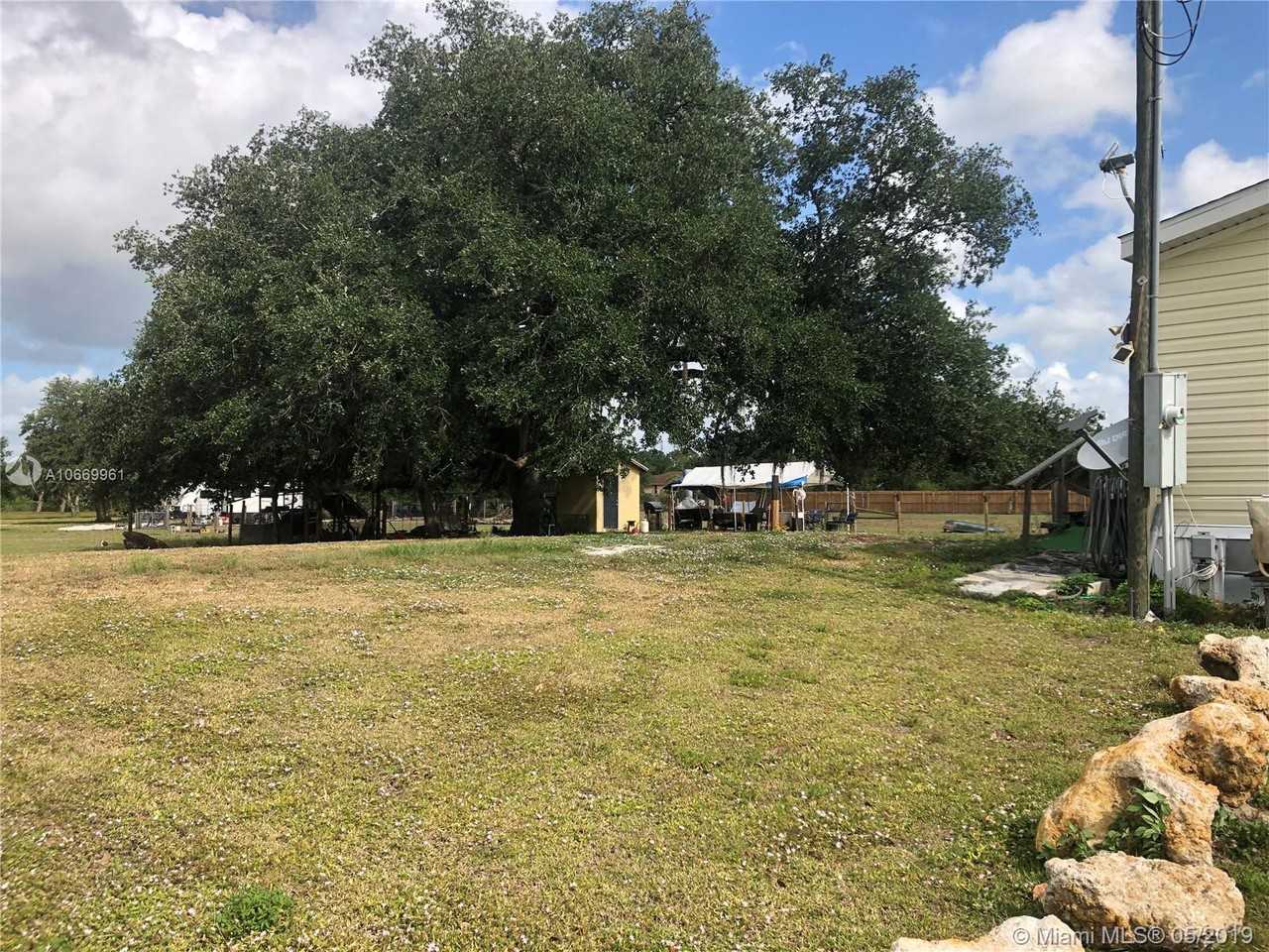 820 N Coral St #5940 - Photo 2 of 39