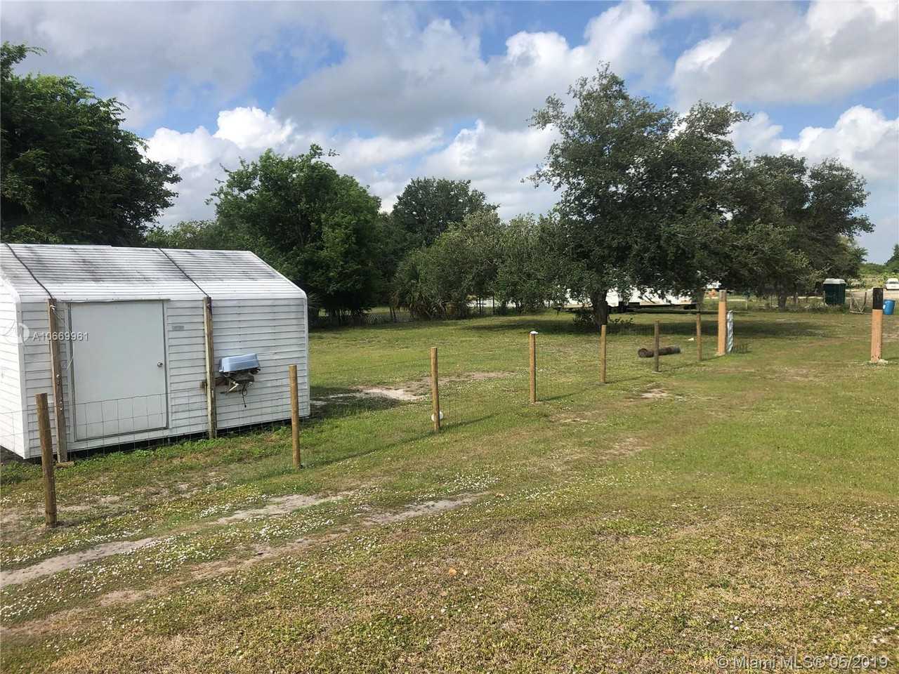 820 N Coral St #5940 - Photo 3 of 39