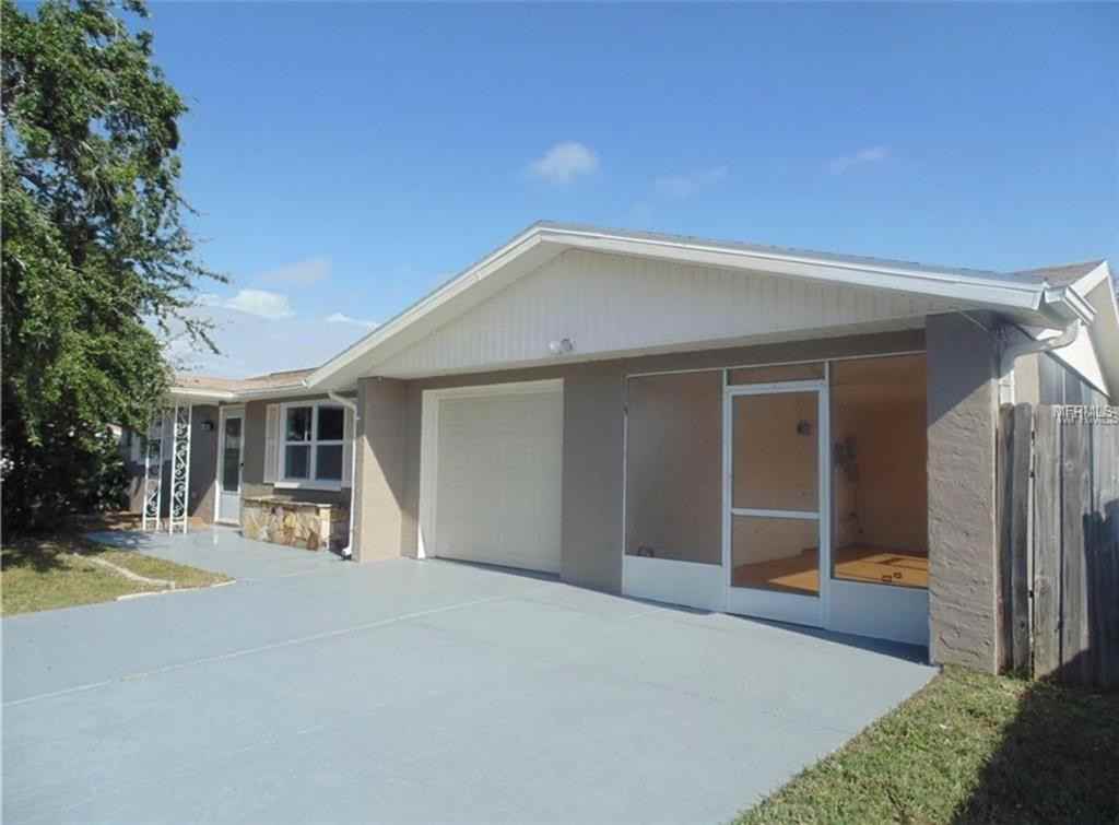 2220 Riomar Dr - Photo 2 of 14