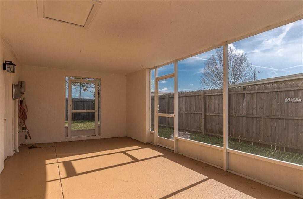 2220 Riomar Dr - Photo 3 of 14