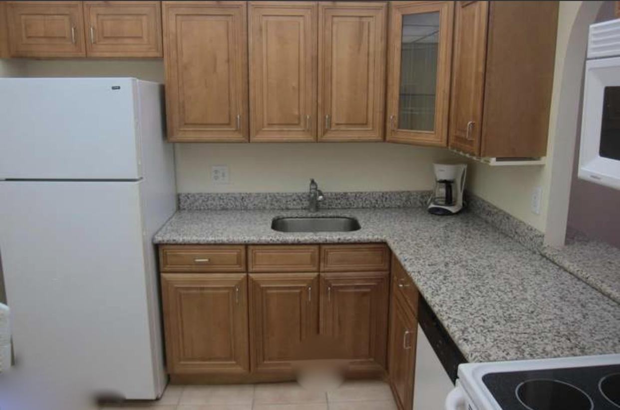 470 Executive Center Dr - Photo 2 of 20