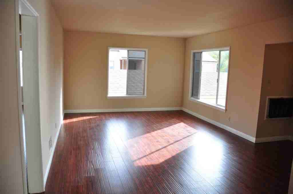 2450 S Barrington Ave - Photo 2 of 15