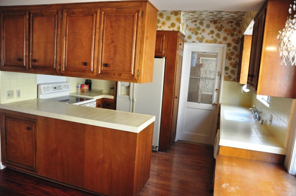 2450 S Barrington Ave - Photo 3 of 15