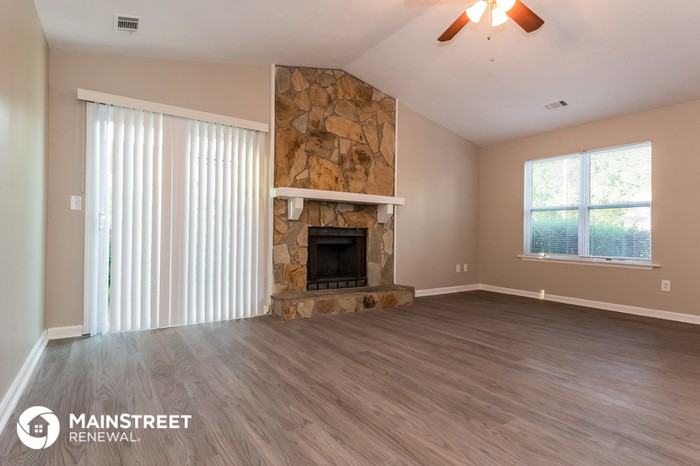 6265 Leverett Dr - Photo 3 of 16