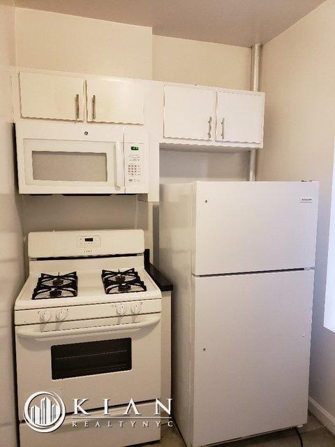 20 20 LAUREL HILL TERRACE 4K - Photo 2 of 5