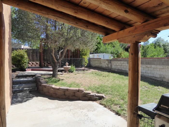 4627 Hannett Ave NE - Photo 2 of 22