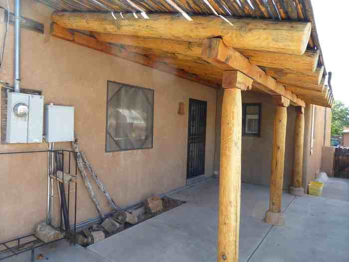 4627 Hannett Ave NE - Photo 3 of 22