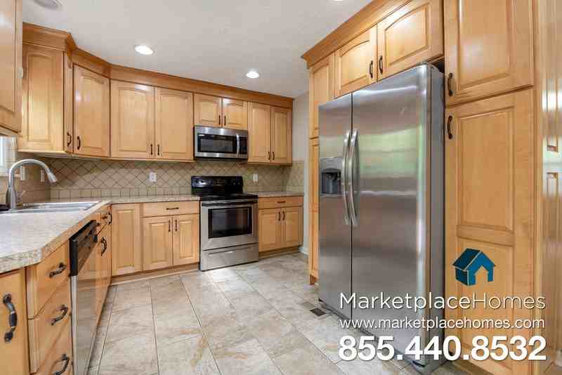 1391 Royston Dr - Photo 3 of 14