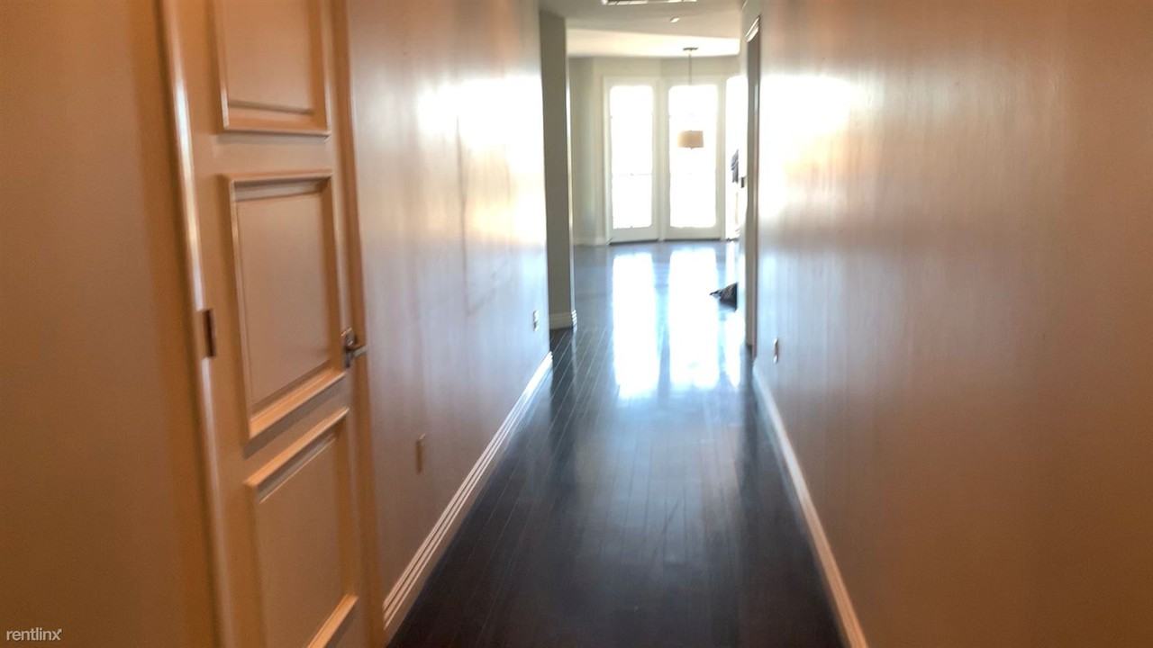 The Excelsior at the Americana Apartments 560 Caruso Ave, Glendale