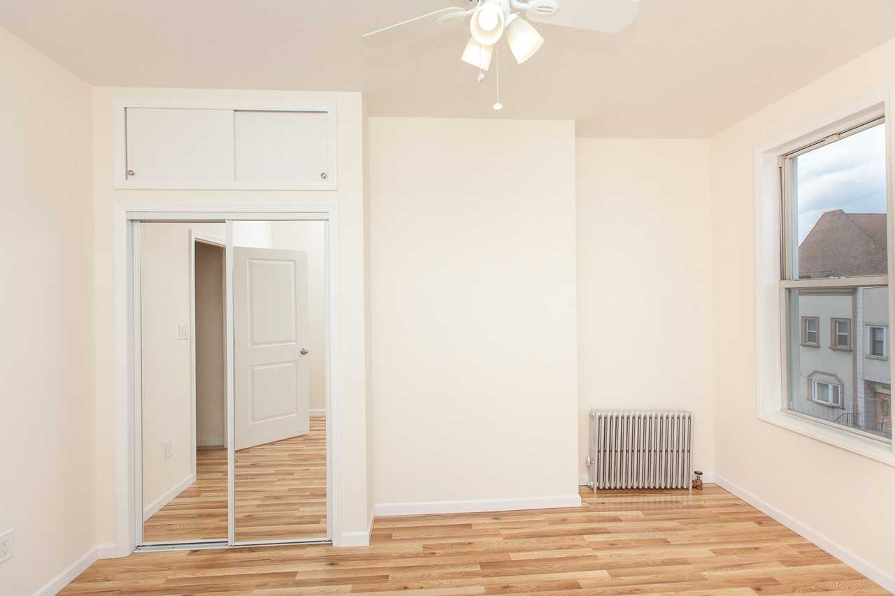 635 Humboldt Street 3R - Photo 3 of 13