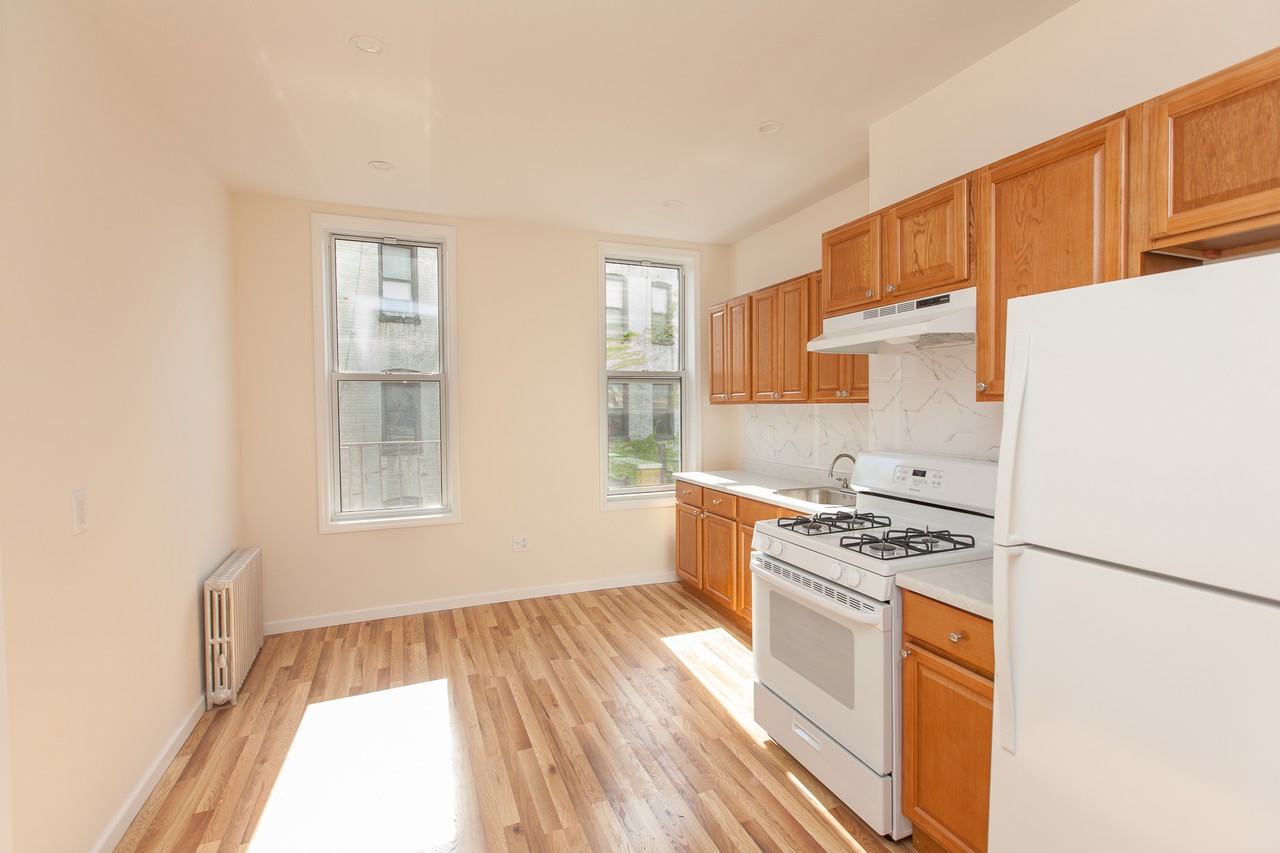 635 Humboldt Street 3R - Photo 2 of 13