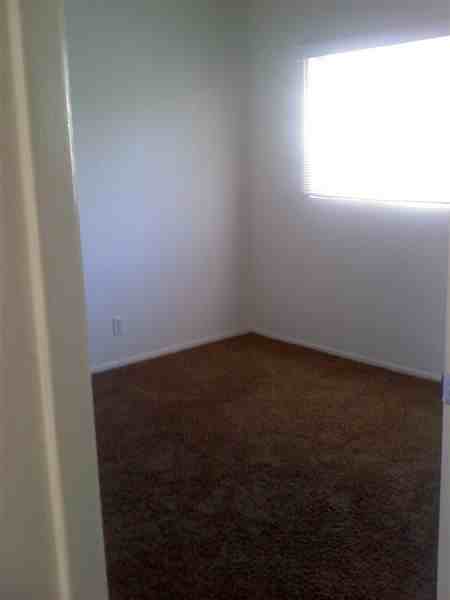 1037 N Gardner St - Photo 2 of 8