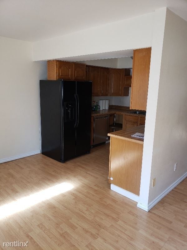 305 Donna Dr - Photo 3 of 21