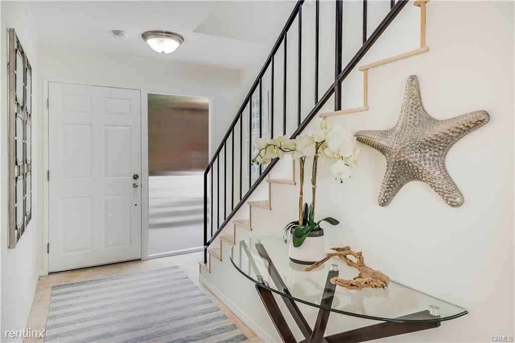 460 Rosecrans Ave - Photo 3 of 9