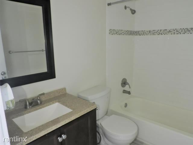 2711 Vandiver Dr - Photo 3 of 5