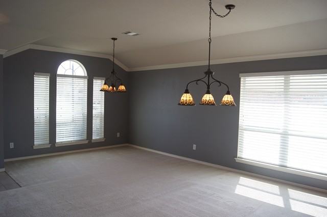 501 Lakeview Ct E - Photo 3 of 16