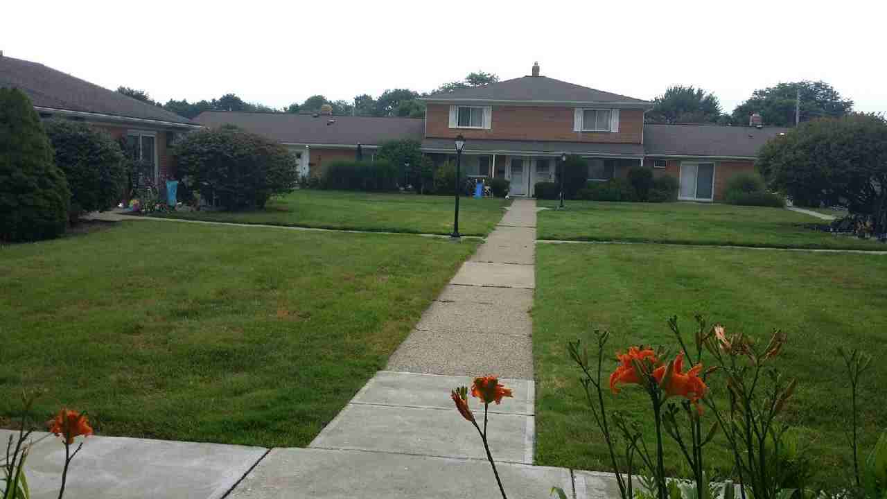 2473 Warren Parkway Apartments 2473 Warren Pkwy, Twinsburg, OH 44087