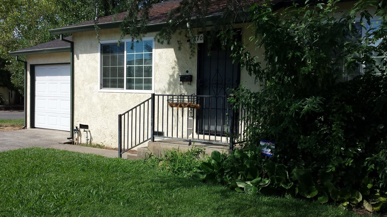 1870 Continental St - Photo 2 of 10