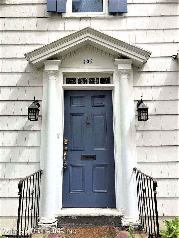 205 Norfolk St - Photo 3 of 34