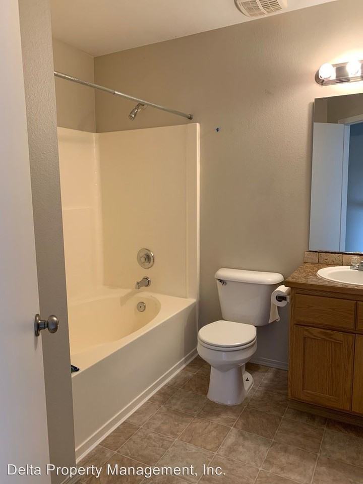20217 45th Dr NE - Photo 3 of 31